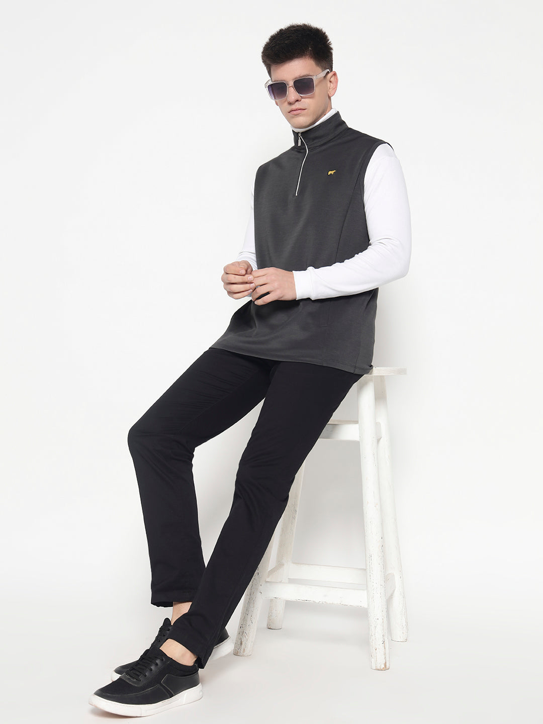 Men's Sleevless Tech Vest – Charcol Grey